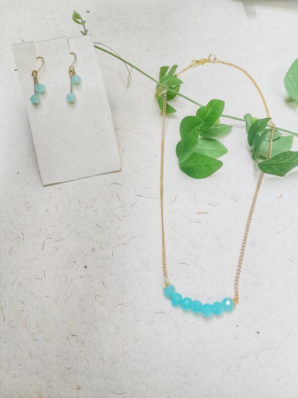 blue crystal beads broad pendant set