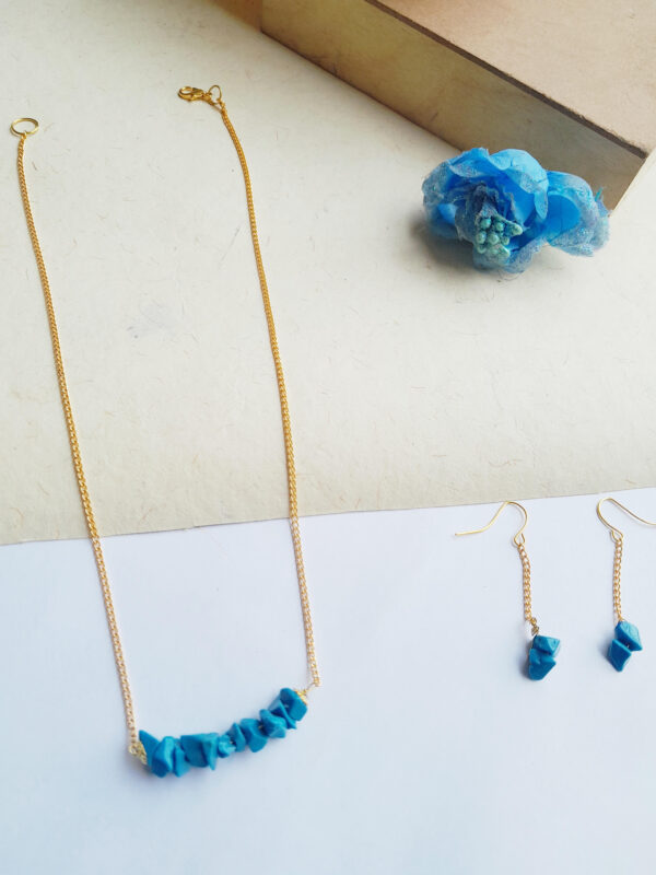blue garnet broad pendant set