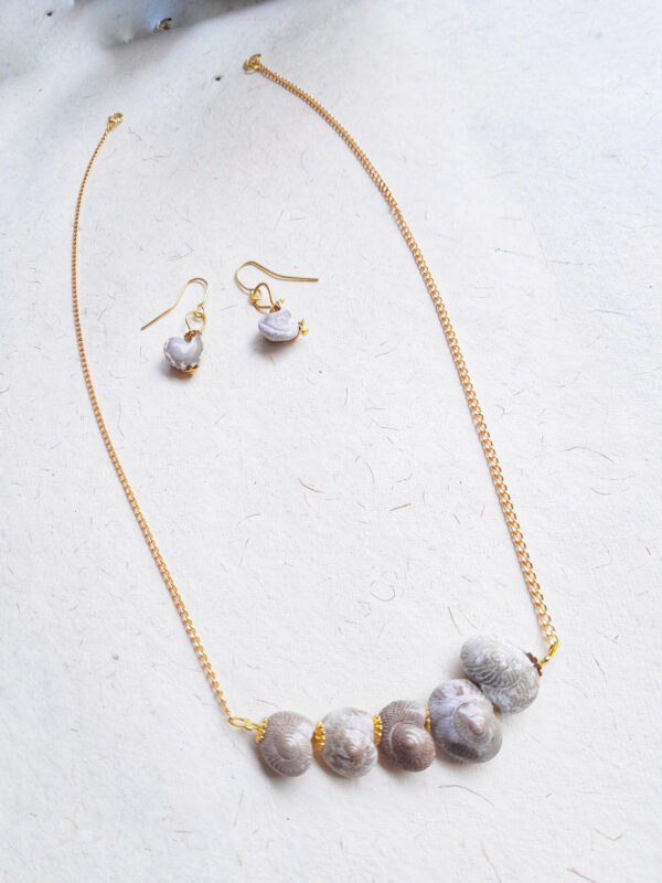 snail shell broad pendant set